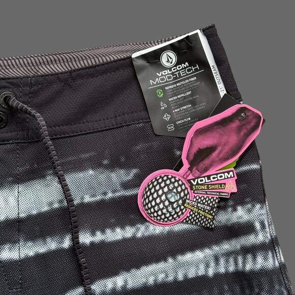 Volcom Glitch Stone Mod 20" Mens Boardshorts Black Size 30 NWT - Picture 2 of 7